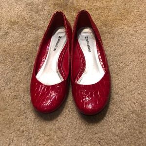 Women’s red dress shoes